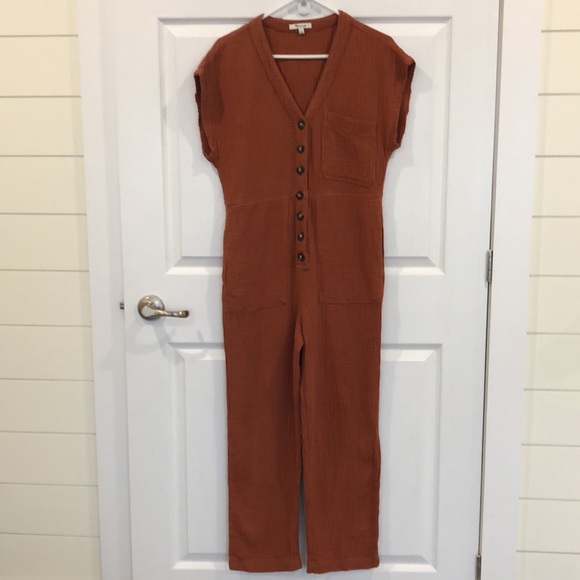 Madewell gauzy jumpsuit button front and on seam hip pockets. - Picture 3 of 14